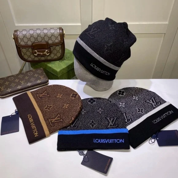 Louis Vuitton - Picture 2 of 2